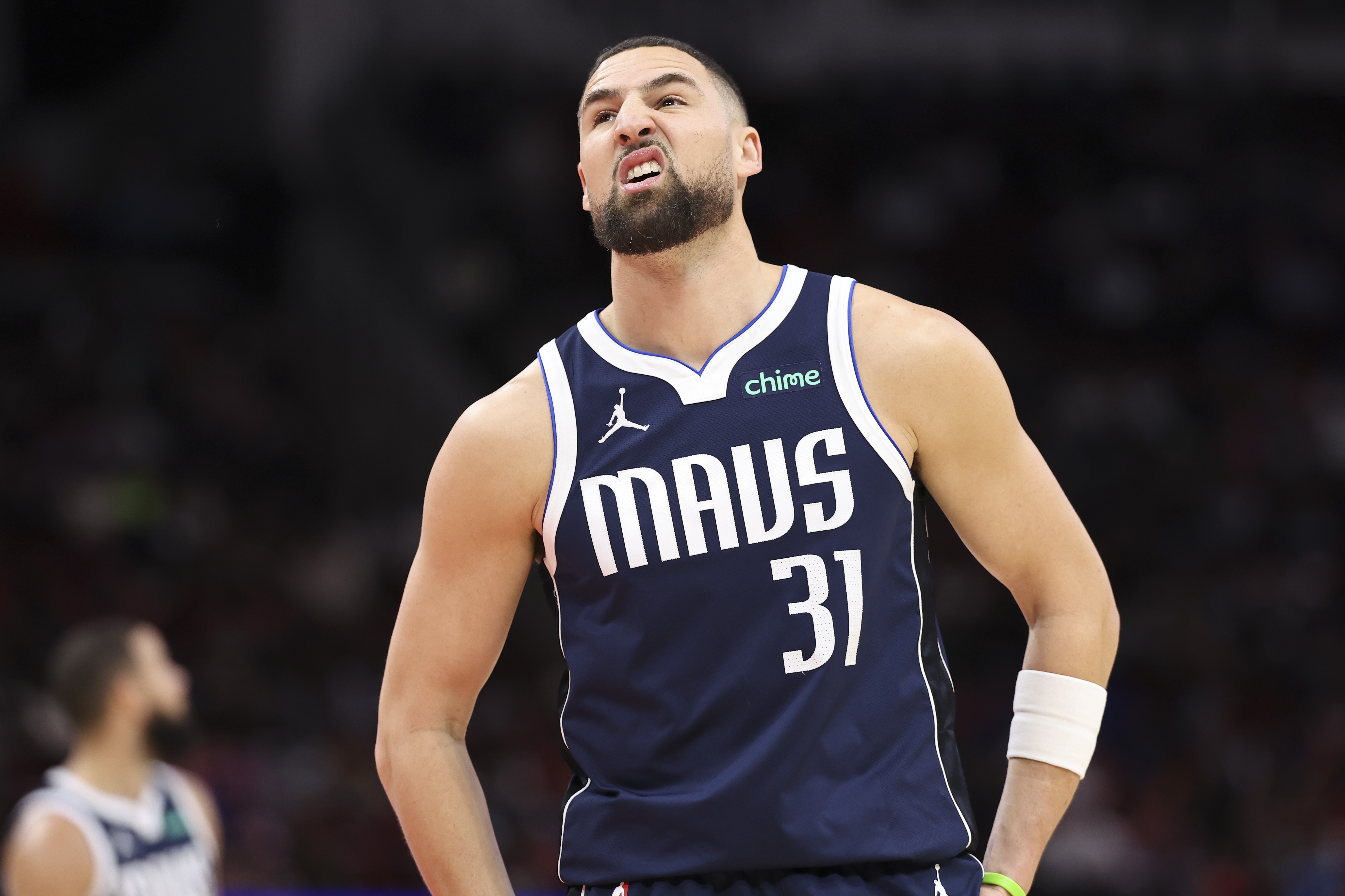 世界杯高清直播-尽力输出！克莱全场13投7中&amp;三分10中4 拿下18分1篮板2助攻